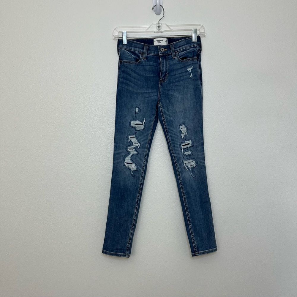Abercrombie kids light wash Blue Ripped distressed Skinny Jeans 11/12 Regular